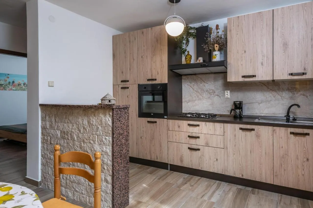 Mountain House Emerald Dream Vela Ucka