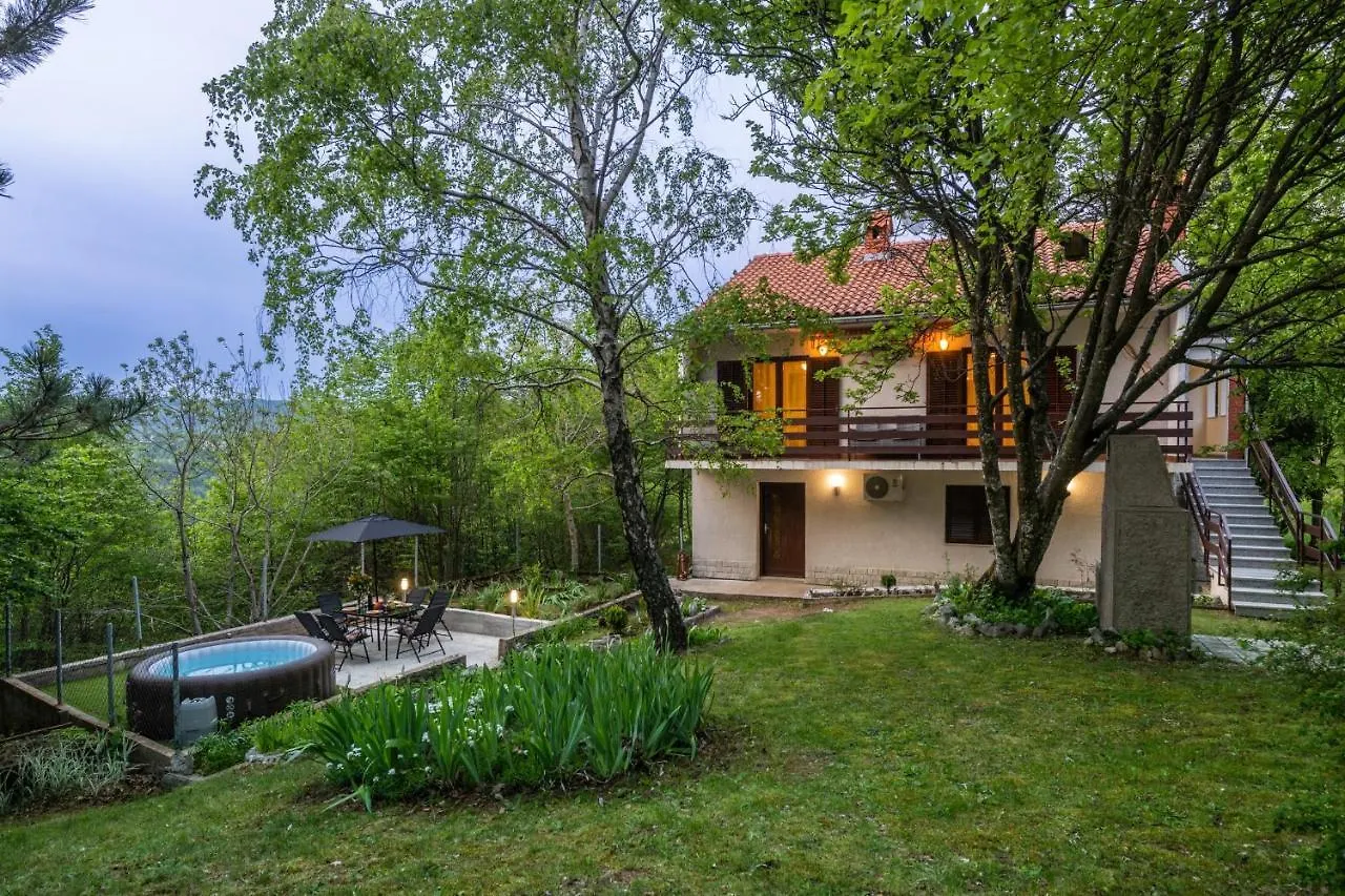 Mountain House Emerald Dream Vela Ucka 0*,